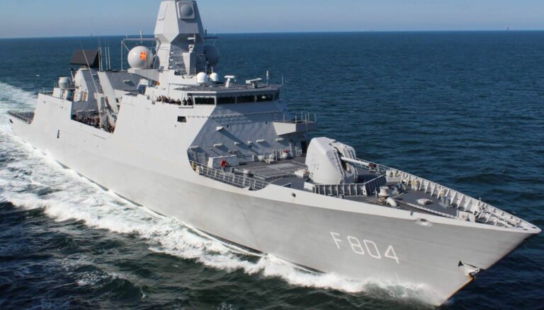 Το 2024 η ολλανδική φρεγάτα HNLMS De Ruyter κλάσης De Zeven